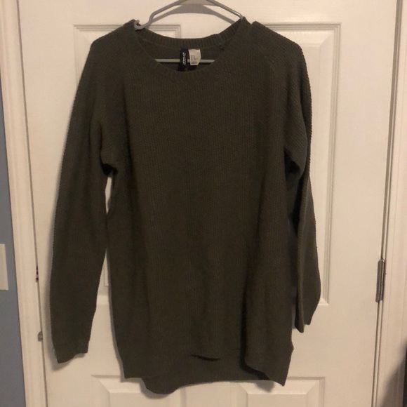 Divided Sweaters - H&M Crew Neck Sweater, size medium!